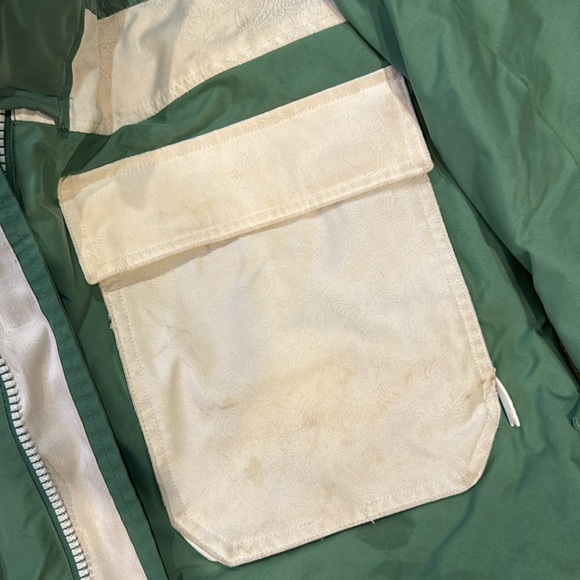 Burton Women’s Ski / snowboard jacket - green and white - Picture 5 of 5